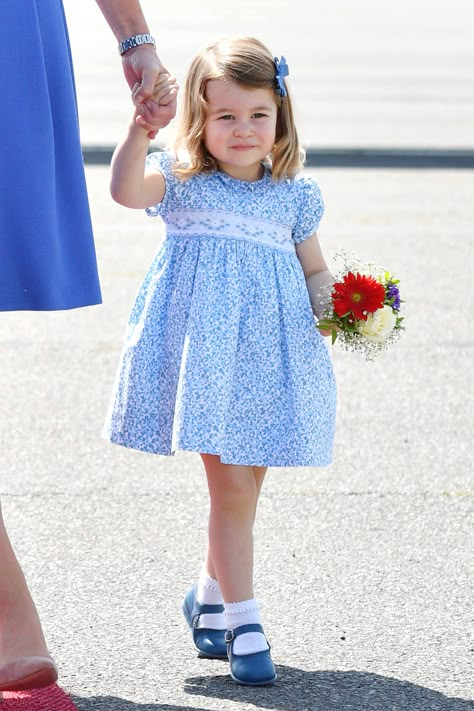 How Princess Charlotte Will Shake Up Royal History When Her New Sibling Arrives | Princess Charlotte's position for the throne won't be affected with the arrival of the couple's third baby, thanks to the Succession to the Crown Act 2013. Princess Charlotte Dresses, Kate Middleton Family, Charlotte Baby, Pictures Of Princesses, Princesa Charlotte, Charlotte Dress, Royal Clothing, Royal Babies, Royal Outfits