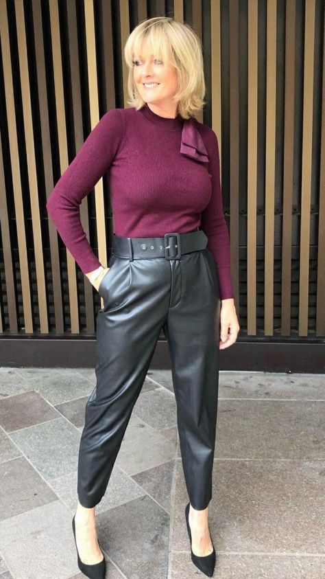 Jane Moore Jane Moore, Office Wear, Capri Pants, Celebrities, Pants, Hair, Leather, How To Wear, Pins