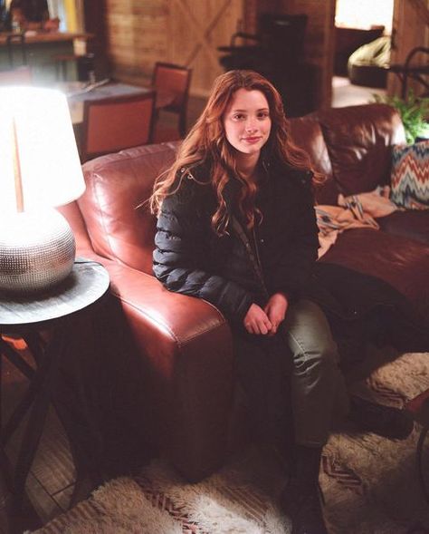 Violet Brinson sur Instagram : Here are some photos from inside the Walker Family Home. I thought it was fitting for the season 2 premiere. So much love for the cast &… Violet Brinson, Long Black Coat, Ginny Weasley, The Cast, So Much Love, Face Claims, Black Coat, Family Home, Leather Skirt