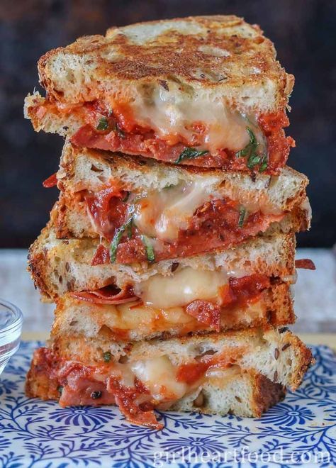 Pizza Melt Sandwich, Recipes With Sliced Cheese, Best Sandwich Sauces, Grilled Pizza Sandwich, Warm Sandwich Recipes, Grilled Sandwich Recipes, Best Grilled Cheese Sandwich Recipe, Gourmet Sandwiches Recipes, Yummy Grilled Cheese