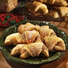 Kifle - Yugoslavian Walnut Cookies | Food.com Kifle Recipe, European Pastries, Winter Traditions, Walnut Cookie Recipes, Lost Recipes, Serbian Food, Baking Breads, Yeast Recipes, Eastern European Recipes