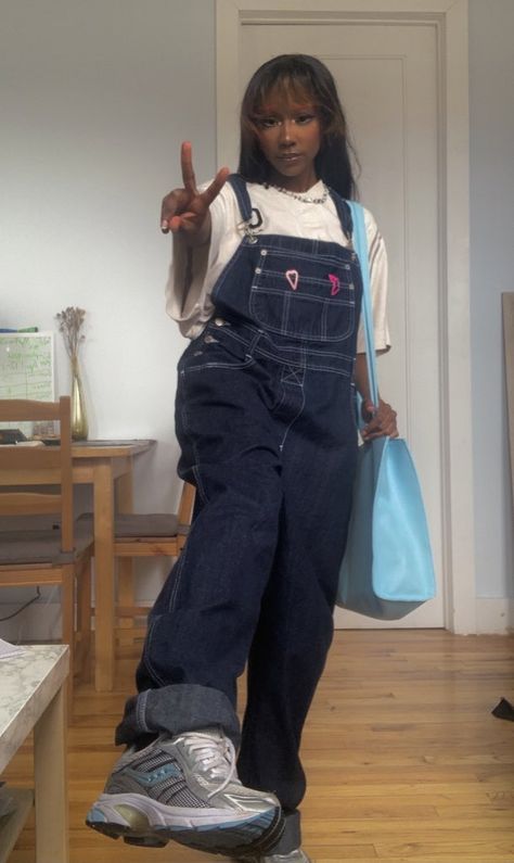 Overalls With Jacket Outfit, Big Overalls Outfit, 90's Overalls, 90s Overalls Outfit Women, Long Sleeve Overall Outfit, Overalls Outfit Streetwear, Overalls Outfit 90s Aesthetic, Overalls And Hoodie, Overalls Black Women