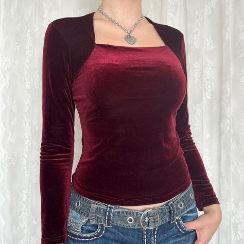 Y2K 2000s Vampy Red Velvet Long Sleeve Blouse #y2k #y2kfashion #2000s #2000sfashion #dainty #vamp #vampire #vampy #depop #velvet #redvelvet Red Velvet Top Outfit, Velvet Shirt Outfit, Velvet Tops Outfit, Red Velvet Blouse, Red Velvet Top, Blouse Y2k, Burgundy Shirt, Red Long Sleeve Shirt, Velvet Blouse