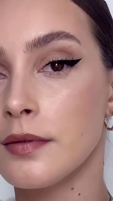 Half Wing Eyeliner, Half Winged Eyeliner, Eyes Liner Styles, Half Eyeliner, Reverse Winged Liner, Simple Makeup Winged Liner, Upside Down Eyeliner Winged Liner, How To Do A Small Cat Eye Winged Liner, Makeup Wings