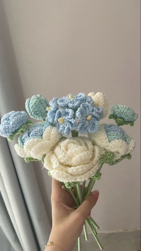 Knit Flower Bouquet, Blue Crochet Flower, Crochet Bouquet Ideas, Blue Crochet Flowers, Crochet Flower Bouquets, Crochet Bouquet Flowers, Flower Bouquet Crochet, Cotton Crochet Patterns, Crochet Garden