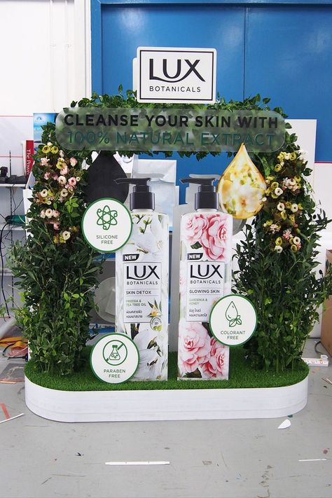 even_roadshow_unilever_lux_107133_joan_kim Event Entrance Arch Design, Event Entrance Arch, Fragrance Display, Event Entrance, Retail Design Display, Event Booth, Cosmetic Display, Pop Display, Cosmetic Design