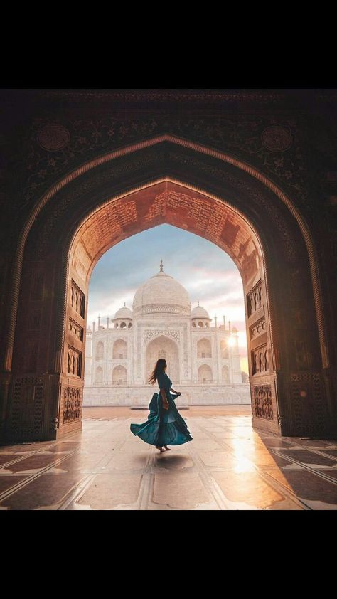 Beauty of India Long Shot Photography, Delhi Taj Mahal, Tac Mahal, India Vacation, Pre Wedding Photoshoot Props, Royal Photography, Delhi Travel, Travel Pose, Dark Beauty Photography