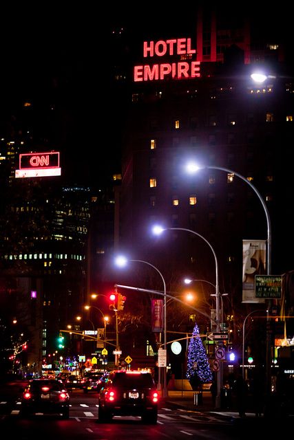 The Empire Hotel NYC totally want to go there one day! Empire Hotel Nyc, Chuck Gossip Girl, Blair And Chuck, Mode Gossip Girl, Estilo Gossip Girl, Empire Hotel, Photowall Ideas, Photo New York, Gossip Girl Aesthetic