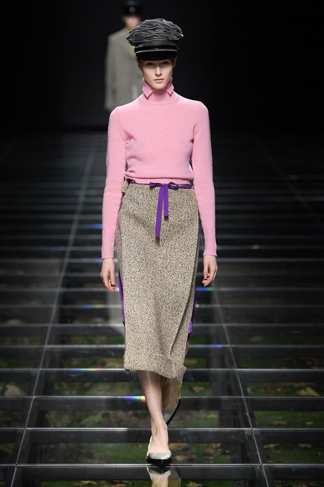 Prada 2024 Fall Winter, Skirt Outfits Fall 2024, Prada Fall 2024, Cable Knit Sweater Outfit, Fw 2024, December Outfits, Knit Sweater Outfit, Fashion Network, Skirt Outfits Fall