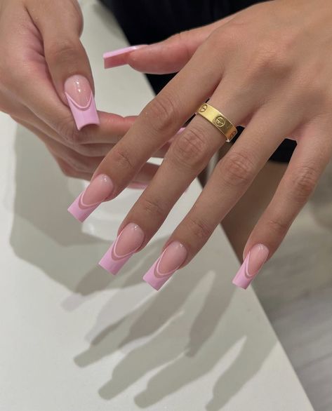 Stile Kylie Jenner, Pink Tip Nails, Pink French Nails, Tapered Square Nails, Easy Nails, French Tip Acrylic Nails, Pink French, Acrylic Nails Coffin Pink, Long Square Acrylic Nails