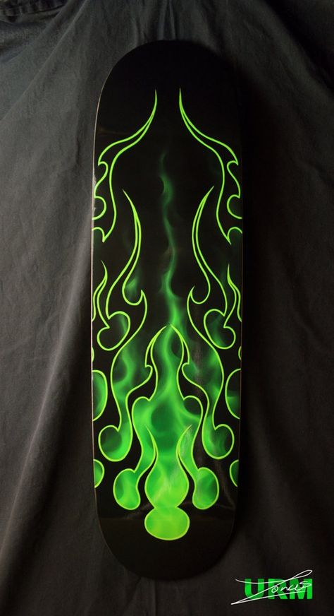 40 Cool Pinstripe Art Ideas To Try In 2015 Motorcycle Art Painting, Custom Motorcycle Paint Jobs, Custom Paint Motorcycle, Skateboard Deck Art, Pinstripe Art, Skateboard Art Design, Motorcycle Paint Jobs, Airbrush Designs, Muster Tattoos