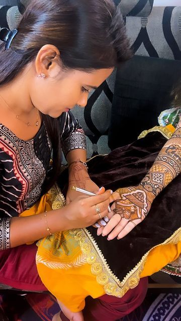 𝐌𝐨𝐧𝐢𝐤𝐚 𝐉𝐚𝐢𝐧 𝐥 𝐌𝐞𝐡𝐧𝐝𝐢 𝐀𝐫𝐭𝐢𝐬𝐭🧿 on Instagram Monika Jain Mehndi, Mehndi Artist, Bridal Mehndi, Artist On Instagram, Life Changing, Vision Board, On Instagram, Quick Saves, Instagram