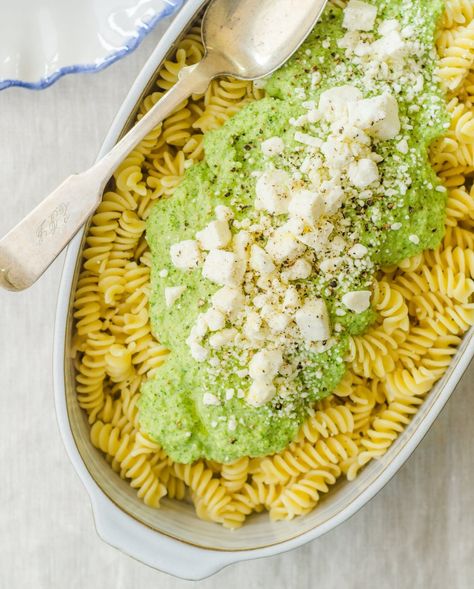 Recipe: Broccoli & Feta Pesto - I'm serving this over spaghetti squash instead of pasta! Feta Pasta Sauce, Feta Pesto, Broccoli Feta, Recipe Broccoli, Pesto Recipes, Nice Recipes, Broccoli Pasta, Feta Pasta, Frozen Broccoli