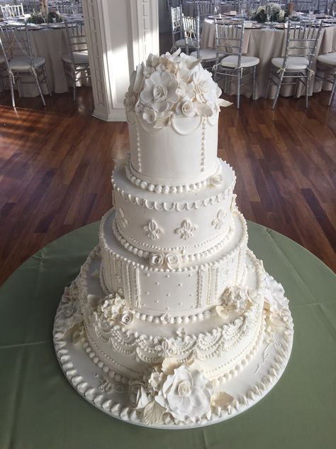 Traditional White Wedding, Italian Wedding Cakes, Classic White Wedding, Classic Wedding Cake, Dream Wedding Cake, White Wedding Cakes, Wedding Cakes Vintage, White Wedding Cake, Elegant Wedding Cakes