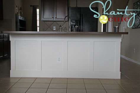 Stumbled across this blog while searching the internet for something to do to my batwing island in the kitchen. Bingo! Totally going to do this, maybe even by myself :) It gives step by step easy instructions on how she completed her island. Pretty cool! Dark Wainscoting, Diy Island, Kitchen Inspiration Board, Batten Board, Island Makeover, Wainscoting Kitchen, Kitchen Island Makeover, Wainscoting Styles, Diy Kitchen Island