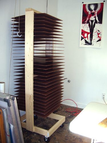 Might need to build one of these... DIY drying rack. Shelves are masonite sheets that slide into slots in the sideboards. Cost $50 and takes about an hour to make. Can use to store large reams/sheets of paper. Diy Drying Rack, Art Classroom Organization, Classe D'art, Rack Shelves, Sheets Of Paper, Studio Organization, Printmaking Art, Art Storage, Art Organization