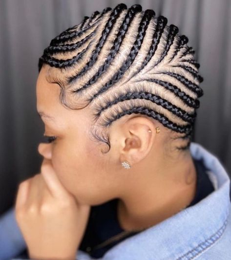 Classic Lemonade Braids Style Cornrows And Twists, Cornrow Hairstyle, Lemonade Braids Hairstyles, Lemonade Braids, Side Braid Hairstyles, Feed In Braids Hairstyles, African Hair Braiding Styles, Long Hairstyle, Braided Cornrow Hairstyles