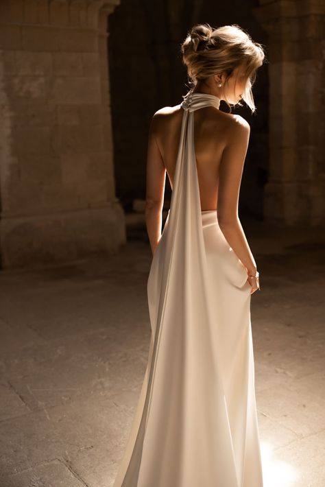 Modern Minimal Wedding Dress, Civil Wedding Outfit, Robes Glamour, Gcse Science, Hollywood Dress, Dream Wedding Ideas Dresses, Backless Wedding, Bohemian Wedding Dress, Ivory Dresses