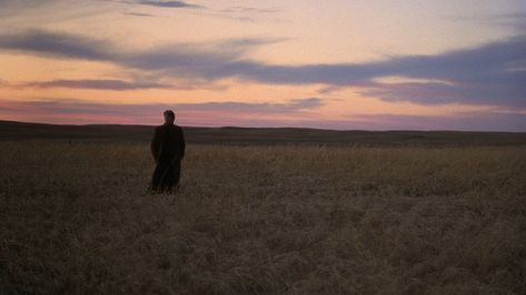 Quarantine Movie, Days Of Heaven, Film Wallpaper, 1970s Movies, Terrence Malick, Beautiful Cinematography, Light Film, Beautiful Film, Movie Shots