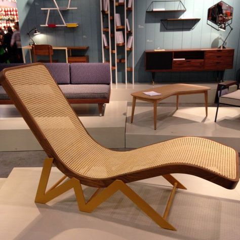 Une chaise longue en cannage, Kann Design Design Objet, Indian Interiors, Cane Furniture, House Interiors, Century Furniture, Dog Houses, Mid Century Furniture, Marie Claire, Sun Lounger