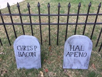 DIY Halloween Graveyard - The Craft Crib Foam Tombstones, Diy Halloween Yard, Diy Headstone, Diy Halloween Graveyard, Creepy Graveyard, Halloween Headstone, Tombstone Diy, Scary Halloween Decorations Outdoor, Wrought Iron Fence