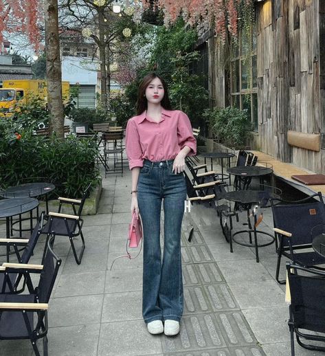 Rich Mom Outfits, Outfit Korean Style, Korean Outfit Street Styles, Style Korea, Shirts Women Fashion, Casual Day Outfits, Quick Outfits, Casual Chic Outfit, Korea Fashion