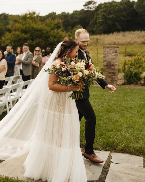 A moment for Aly and Caleb’s wedding ceremony at The Loft back in May. From the first kiss to the aisle dip, everything was absolutely perfect! 💍✨ #tnwedding #tnweddingcoordinator #howefarmsweddings #chattanoogawedding #weddingsdetails #chattanoogacoordinator #tablescapes Venue: @howe_farms Photographer: @madisonfrazierphoto Videographer: @ashton.films Catering: @cateringcart Bar: @barcartco DJ: @exemplarsound Hair: @laidbacklox Makeup: @hair.makeup_byemilyq Florist: @dogwood.flora... End Of Aisle Dip Kiss, Aisle Dip Kiss, Dip Kiss, Howe Farms, The First Kiss, Chattanooga Wedding, The Loft, First Kiss, Makeup Hair