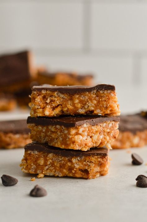 Chocolate Peanut Butter Rice Krispie Squares (6-Ingredients)- Nourished by Nic Nourished By Nic, Peanut Butter Rice Krispie Squares, Recipe With Peanut Butter, Squares Recipes, Peanut Butter Rice Crispies, 2024 Health, Pb2 Recipes, Healthy Bakes, Peanut Butter Rice Krispies