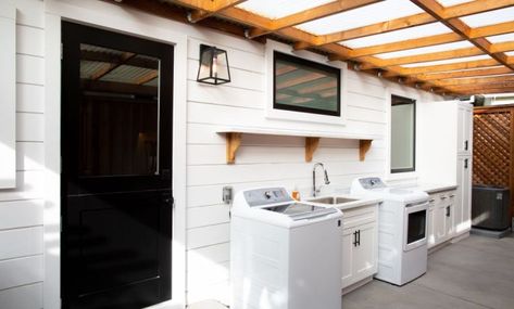 Make a Big Statement with These Best Small Backyard Design Ideas - Matchness.com Outside Laundry Room, Outdoor Laundry Area, Outdoor Laundry Rooms, Outdoor Laundry, Oasis Backyard, Home Backyard, Dirty Kitchen, Restaurant Patio, Laundry Design