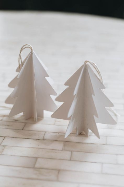 3D Paper Christmas Trees - Lindi & Russ Paper Christmas Tree Ornaments, Christmas Tree Decorations For Kids, Kids Tree Ornaments, Paper Christmas Trees, Paper Ornaments Diy, Craft Ideas For Beginners, Diy Christmas Paper, Diy Paper Christmas Tree, Paper Snowflakes Diy