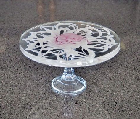 Resin Art Cake Stand, Resin Cake Stand Diy, Epoxy Cake Stand, Resin Cake Stand Ideas, Resin Cake Stand, Resin Products, How To Make Silicone, Modern Planters, Lotion Dispenser