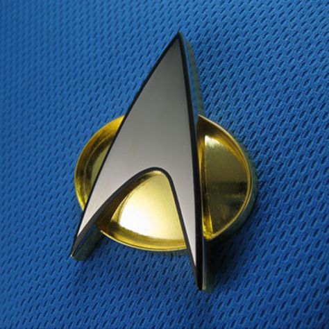 A Real Star Trek Communicator Badge Star Trek Communicator, Star Trek Wallpaper, Geek Toys, Star Trek Tng, Ralph Mcquarrie, Firefly Serenity, Think Geek, Star Trek Voyager, Star Trek Enterprise