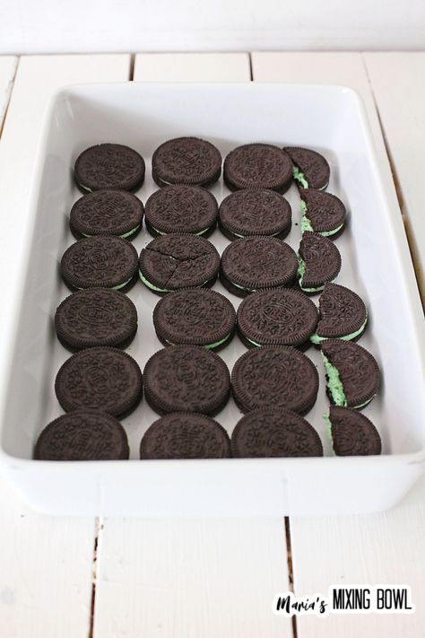 Chocolate Mint Oreo Dump Cake Mint Oreo Cookie Recipes, Mint Oreo Dessert Recipes, Recipes With Mint Oreos, Mint Oreo Recipes, Mint Oreo Dessert, Mint Oreo Cake, Mint Oreo Cheesecake, Oreo Dump Cake, Oreo Cookie Dessert