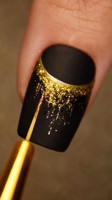 Nail Art Diy Easy, Chrome Nail Art, Art Deco Nails, Gold Nail Designs, Chrome Nail Powder, Gold Nail Art, Gold Glitter Nails, Nail Designs Tutorial, Gel Nails Diy