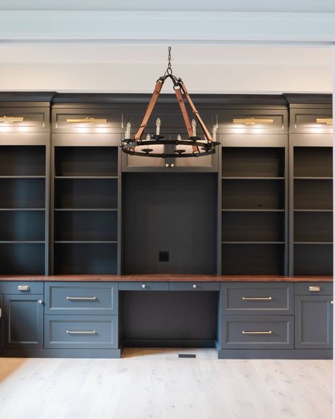 We can't help but swoon over this dreamy entrance and its side office, complete with custom built-ins! 😍 . . . Dealer/Designer: @mainbuilt Office Room Built Ins, Built In Bookshelves With Doors, Built In Dresser With Desk, Built In Work Station, Custom Office Built Ins, Small Office Built Ins, Hallway Built Ins, Built In Office Cabinets, Built In Double Desk