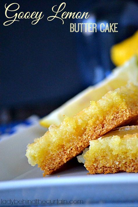 This Lemon Gooey Butter Cake totally lives up to it's name. Lemon Gooey Butter Cake, Dessert Fillings, Ooey Gooey Cake, Xmas Goodies, Ooey Gooey Butter Cake, Batch Baking, Butter Cakes, Gooey Cake, Gooey Butter