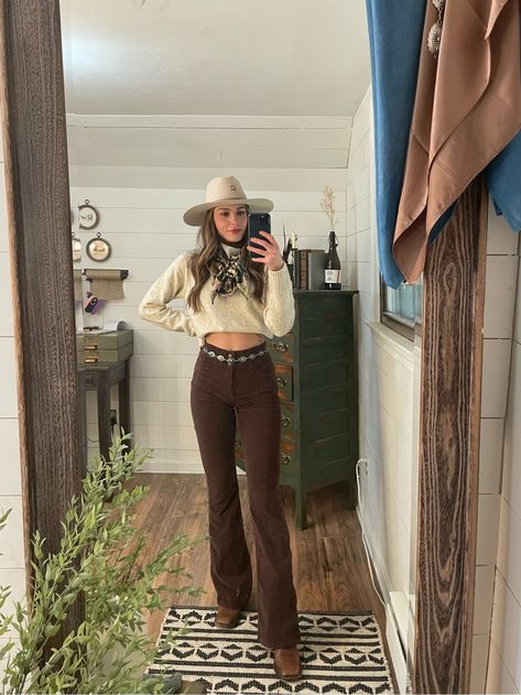 Western Belt Outfit, Western Belts Outfit, Chain Belt Outfit, Belt Outfit, Boho Belt, Nashville Outfits, Aesthetic Look, Cowgirl Outfits, Western Boho