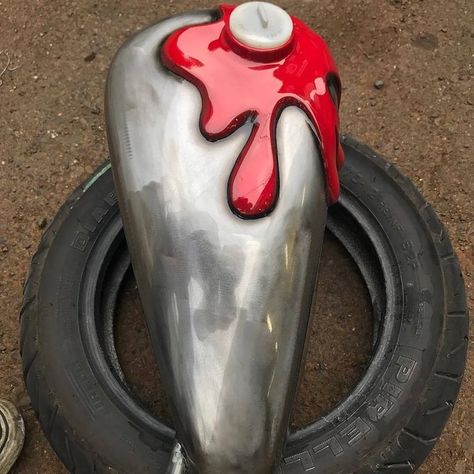 Gas Tank Paint, Chopper Tank, Old School Motorcycles, Custom Motorcycle Paint Jobs, Bike Tank, Custom Paint Motorcycle, Motorcycle Paint Jobs, Best Motorcycle, Bobber Bikes