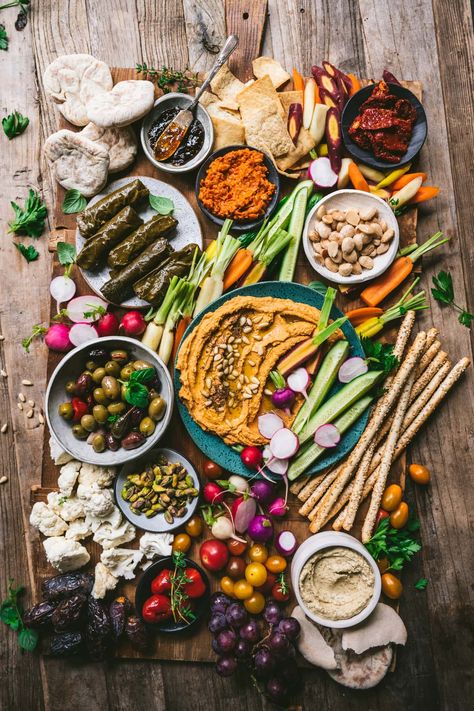 This Vegan Mezze Platter is my ideal appetizer spread, complete with hummus, fresh produce, olives, pita and so much more! Perfect for the holidays, casual dinner parties or a fun dinner. For full details/ingredient ideas, head to crowdedkitchen.com. #mezzeplatter #vegan Vegan Mezze, Hummus Platter, Mezze Platter, Crowded Kitchen, 20th Bday, Fun Dinner, Vegan Party, Beet Hummus, Vegan Holiday