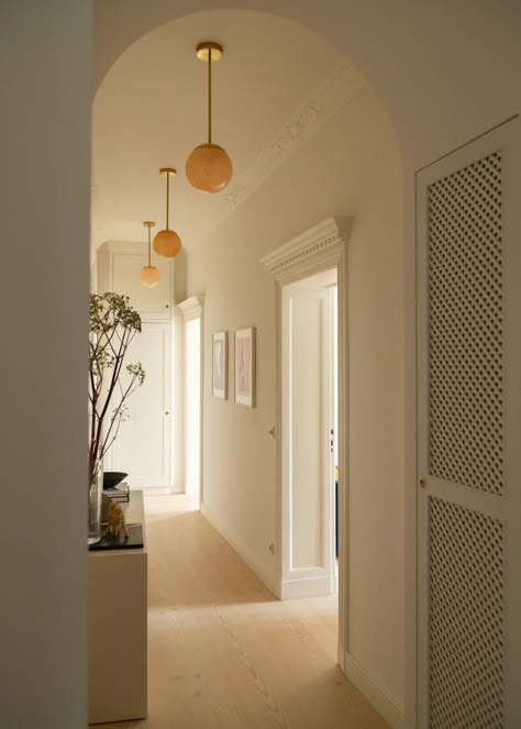 Photo 13 of 17 in A Berlin Apartment Breathes Easier With a Light and Bright Revamp - Dwell Berlin Apartment, Hal Decor, Family Apartment, Hallway Ideas Entrance Interior Design, Hallway Ideas Colour, 아파트 인테리어, Hallway Lighting, Hallway Ideas Entrance Narrow, Design Del Prodotto