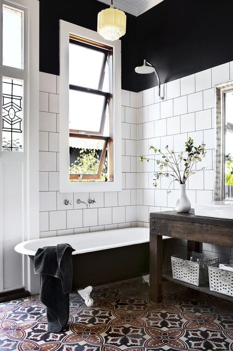 How to bring Art Deco style into the 21st century Arte Art Deco, Vintage Bathroom Tile, Beautiful Bathroom Designs, White Bathroom Tiles, Art Deco Bathroom, Deco Bathroom, Architectural Styles, Black And White Tiles, Bathroom Design Decor