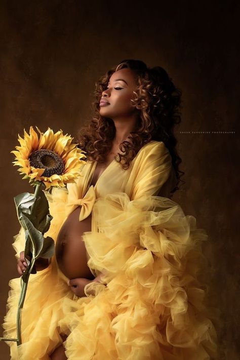 Maternity Shoot Outfit, Maternity Picture Outfits, Maternity Studio Photoshoot, Cute Pregnancy Pictures, Maternity Photography Poses Pregnancy Pics, Couple Pregnancy Photoshoot, Maternity Photoshoot Outfits, Maternity Studio, Maternity Photoshoot Poses