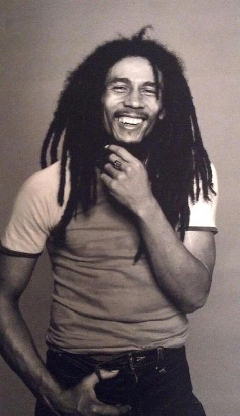 Bob Marley Marley Family, Bob Marley Legend, Bob Marley Pictures, Rasta Man, Jah Rastafari, Image Positive, Bob Marley Art, Robert Nesta, Nesta Marley