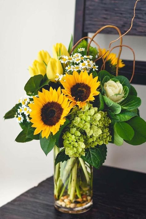 Sunflower And Blue Hydrangea Centerpieces, Sunflower Arrangements, Sunflower Bouquet, Flower Vase Arrangements, Flower Arrangements Simple, Sunflower Bouquets, Diy Home Decor Ideas, Flower Arrangements Diy, Fresh Flowers Arrangements