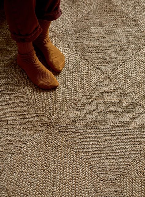 Jute Rug Living Room, Jute Carpet, Bathroom Storage Solutions, Striped Upholstery, Jute Area Rugs, Tree Shop, Natural Fiber Rugs, Oak Dining Table, Grid Pattern