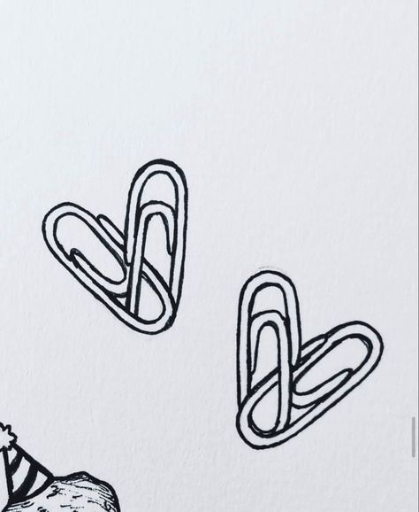 Matching Ribcage Tattoos, Bc Gf Matching Tattoos, Paperclip Heart Tattoo, Mini Van Aesthetic, Post It Note Tattoo, Small Gothic Tattoos Simple, Random Matching Tattoos, Matching Tatoos Minimaliste, Tiny Tattoos Matching