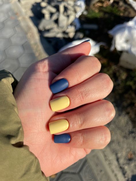 Yellow Navy Nails, Yellow And Blue Nail Ideas, Michigan Nails Go Blue, Navy Yellow Nails, Maize And Blue Nails, Yellow And Navy Blue Nails, Yellow And Navy Nails, Navy And Yellow Nails, Yellow Matte Nails