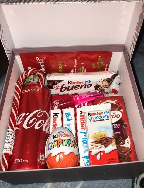 Candy Box Gift, Best Gift Baskets, Toddler Christmas Gifts, Birthday Gifts For Boyfriend Diy, Creative Birthday Gifts, Candy Gift Box, Cute Couple Gifts, Gift Box Birthday, Diy Gifts For Friends