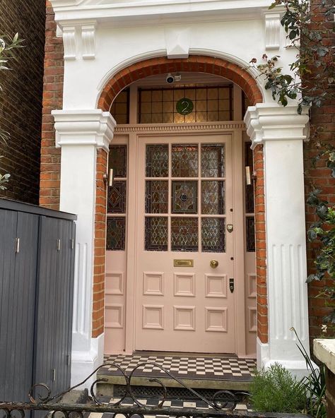 Edward Bulmer Natural Paint’s Instagram post: “@millsbarnes creating the most beautiful entrance in town using our new pink colour, ‘Mason Pink’ for her front door. Like all our…” Dusty Pink Front Door, Front Door Pink, Light Pink Front Door, Blush Front Door, Sulking Room Pink Front Door, Peach Front Door, Georgian Front Door Ideas, Mason Pink Edward Bulmer, Front Door Colours