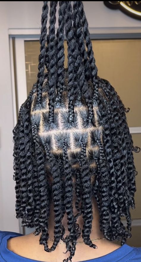 Mini Twists Natural Hair, Short Hair Twist Styles, Hair Braid Patterns, Twists Hairstyles, Cabello Afro Natural, Micro Twists, Stylish Naija, Chunky Twists, Natural Twists